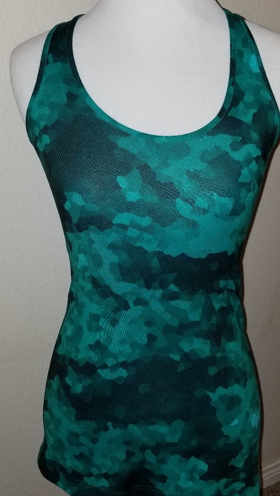 Lululemon Athletica top